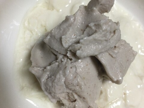 豆乳ヨーグルトとミックスナッツでアイスクリーム風